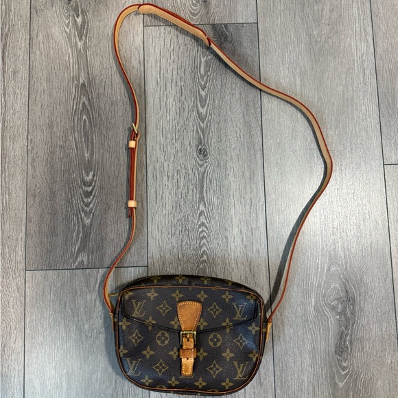 Louis Vuitton Jeune Fille MM Shoulder Bag in Monogram Brown✨ - Picture 5 of 17